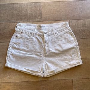 .LEVI'S. High-Rise Shorts